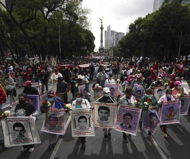 Marchan a 8 años de la desaparición de los 43 normalistas