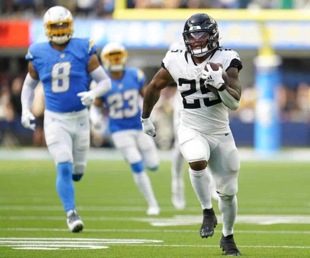 Lawrence y Jaguars sorprenden 38-10 a Herbert y Chargers