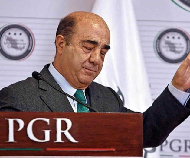 Murillo Karam obtiene suspensión del proceso en su contra por el caso Ayotzinapa