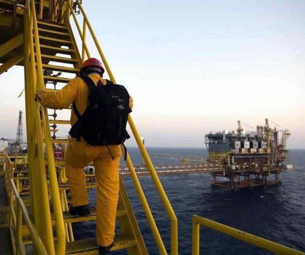 Caída en producción frena traslado de Pemex a Campeche