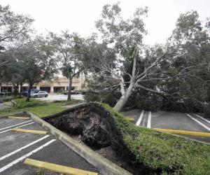 El huracán Ian toca tierra en el suroeste de Florida