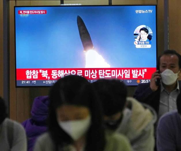 Norcorea dispara otro misil tras visita de Harris a Surcorea