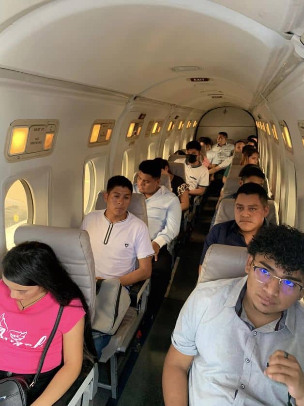 Trafican migrantes ¡en avioneta!