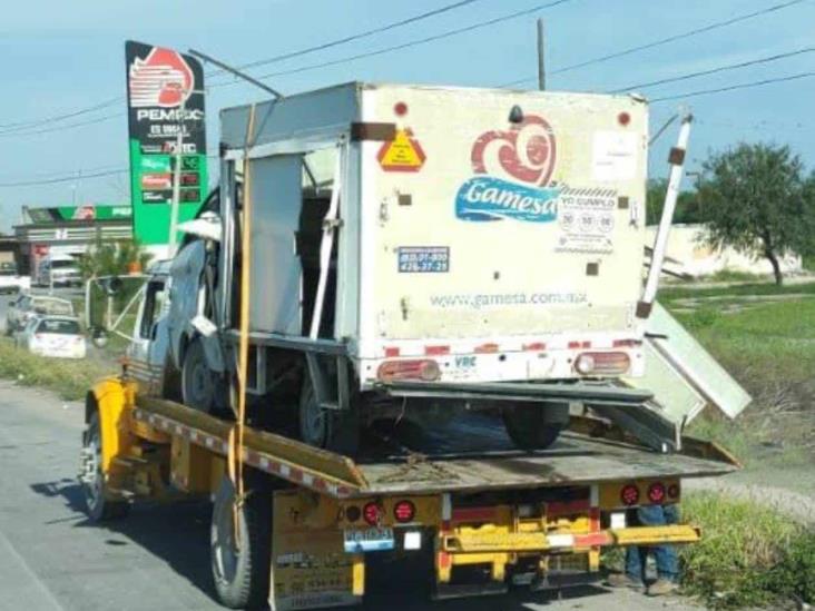 Deja ‘carreterazo’ miles de pesos en daños materiales Deja ‘carreterazo’ miles de pesos en daños materiales
