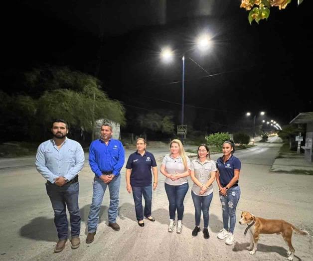 Rehabilitan lámparas de alumbrado público Rehabilitan lámparas de alumbrado público