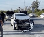 #Policía Accidente entre cuatro vehículos deja varios pasajeros golpeados de una pesera y un taxi en la colonia Puerta del Sol, en #Reynosa