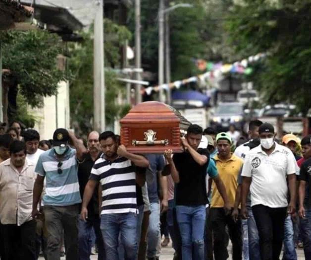 Luto en San Miguel Totolapan tras masacre