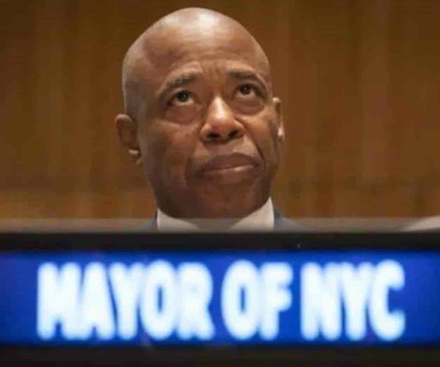 Declara NY estado de emergencia por crisis migratoria