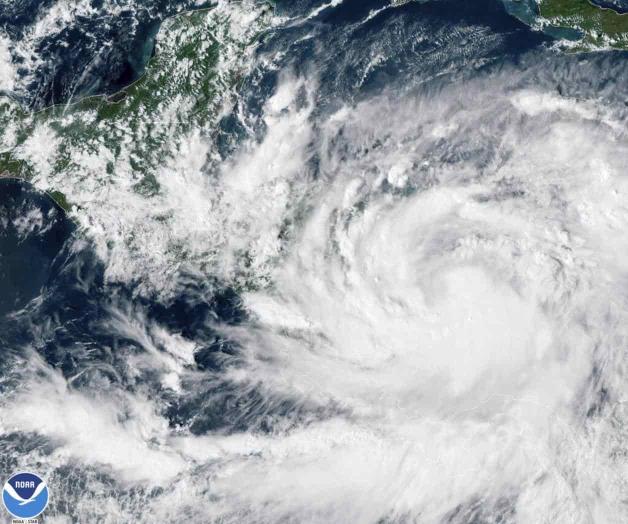 Julia se debilita tras impactar Nicaragua como huracán