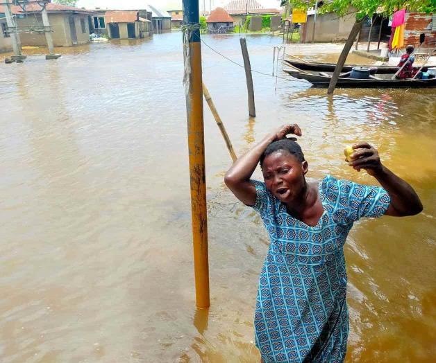 Bote naufraga en inundaciones de Nigeria; 76 desaparecidos Bote naufraga en inundaciones de Nigeria; 76 desaparecidos