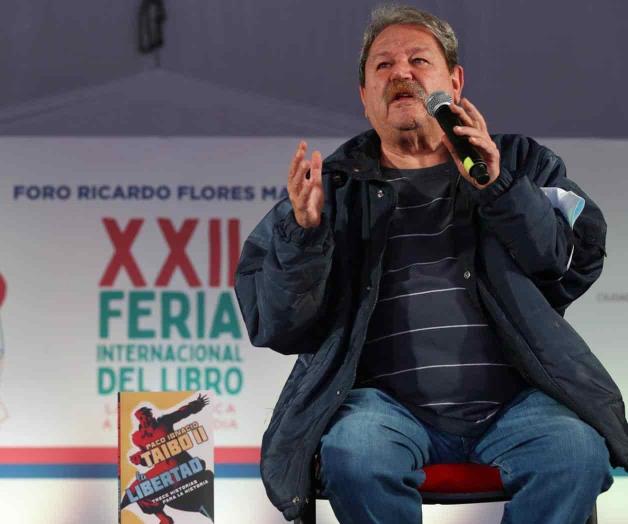 Reclama Taibo II el Zócalo; no nos lo quita nadie 