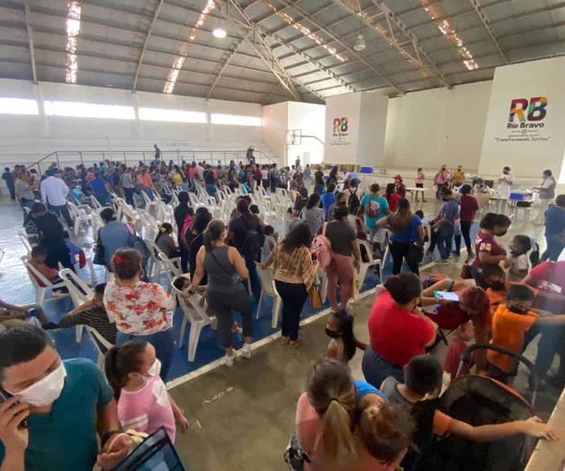 Largas filas para recibir vacuna anti COVID-19