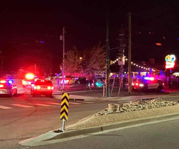 Embiste pick up a multitud en bar