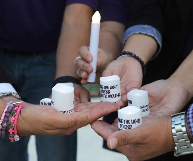 Hacen vigilia contra violencia doméstica