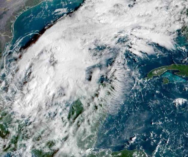 Tormenta tropical Karl cobra fuerza en el Golfo de México