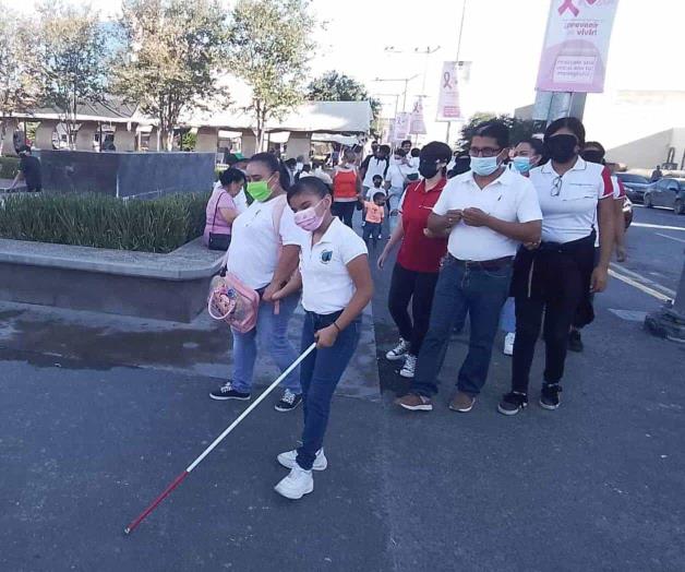 Necesario mejorar las calles para invidentes