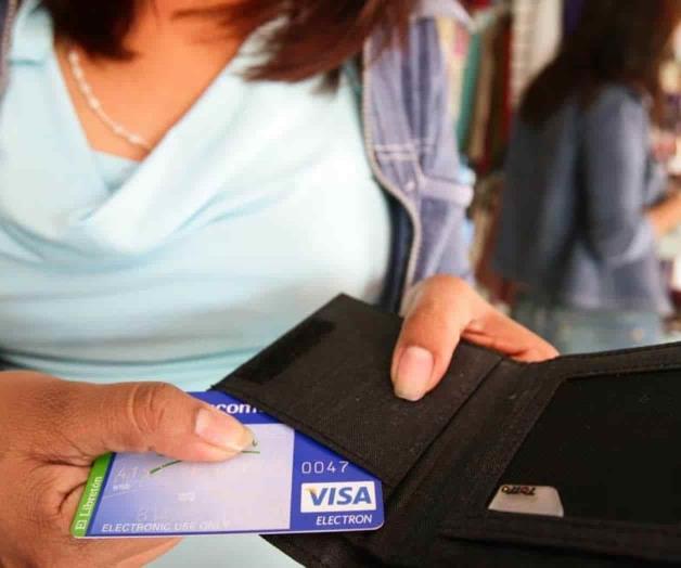 Los mexicanos pagan el supermercado con tarjeta de crédito para hacer frente a la inflación Los mexicanos pagan el supermercado con tarjeta de crédito para hacer frente a la inflación