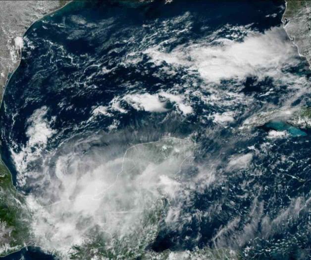 Karl se debilita a depresión tropical ante el sur de México