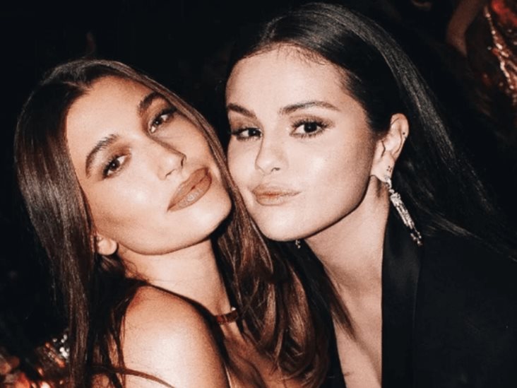 Selena Gomez y Hailey Bieber posan juntas por primera vez Selena Gomez y Hailey Bieber posan juntas por primera vez