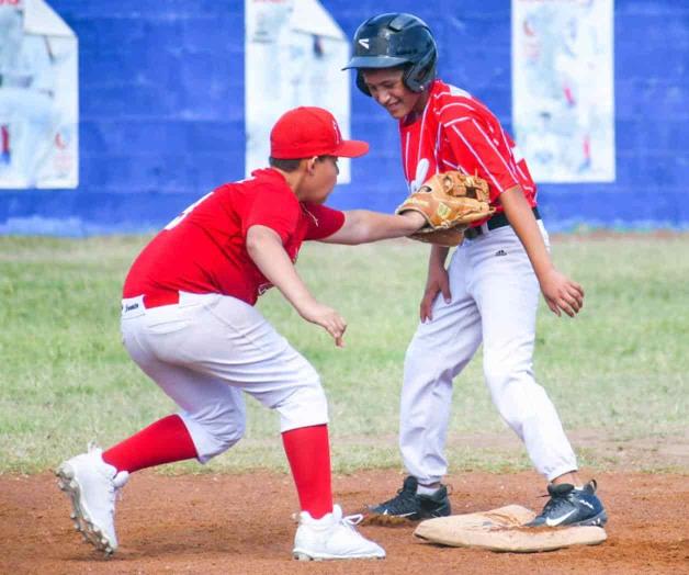 Ángeles remonta y gana a los Reds