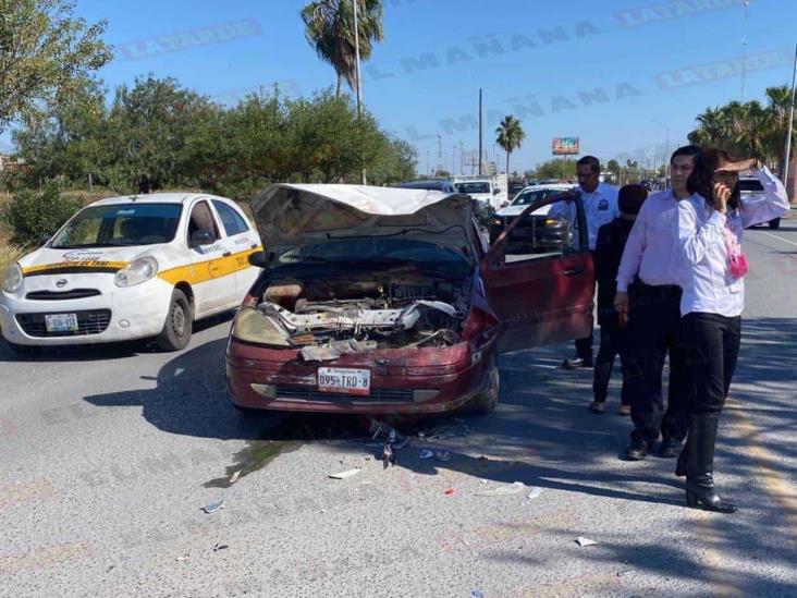 Distracción le sale caro; choca contra camioneta Distracción le sale caro; choca contra camioneta