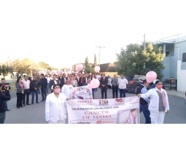 Caminan a favor de lucha contra el cáncer de mama