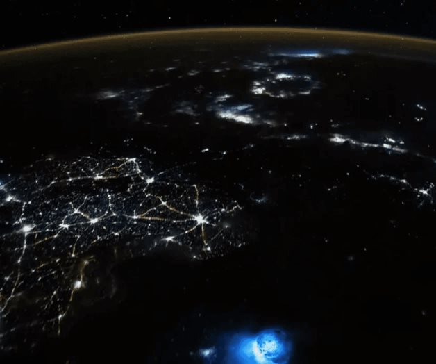 NASA capta estallido de relámpago y la luz de la Luna en foto