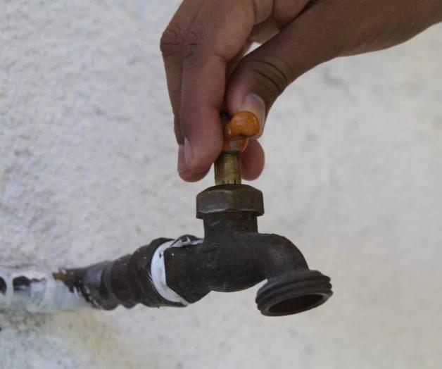Fallas eléctricas cortan el agua