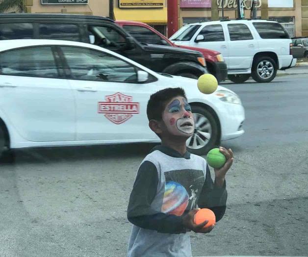 Niños se juegan la vida en los cruceros