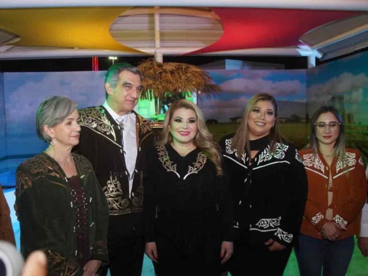 Visita gobernador Américo el stand de San Fernando Visita gobernador Américo el stand de San Fernando