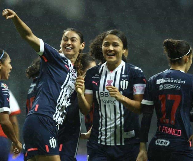 Salen las Rayadas por la cima del A22