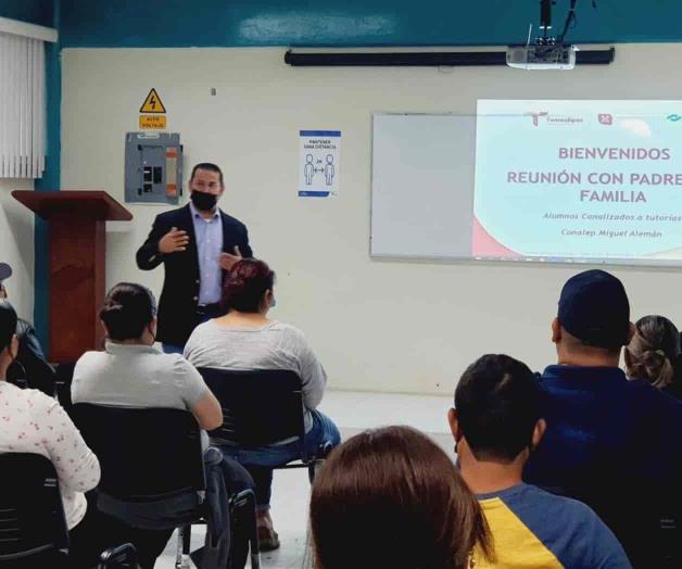 Se reúne directiva del Conalep con padres de familia
