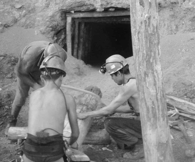 Muere minero tras caerle roca en Coahuila 