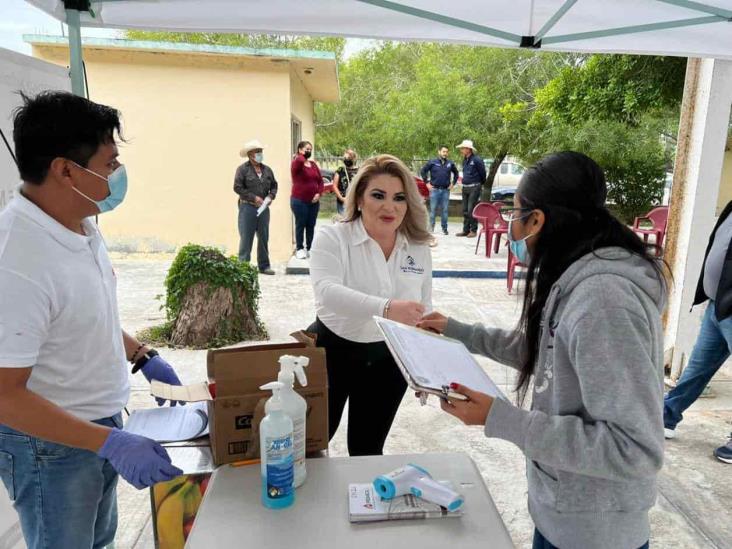 Llevan servicios de salud a Palo Solo Llevan servicios de salud a Palo Solo