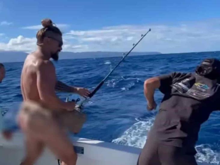 Jason Momoa luce en taparrabos