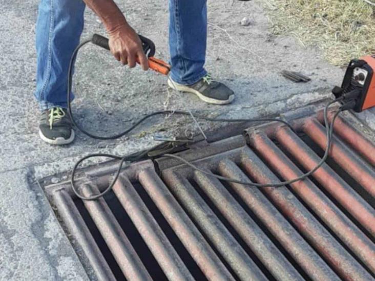 Reparan alcantarillas pluviales para evitar accidentes Reparan alcantarillas pluviales para evitar accidentes