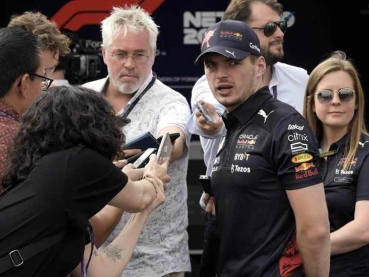 Ve Verstappen a Checo ganando por méritos propios Ve Verstappen a Checo ganando por méritos propios
