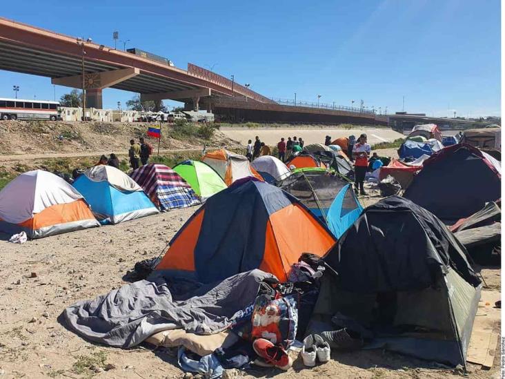 Cientos de venezolanos duermen al lado del río Cientos de venezolanos duermen al lado del río