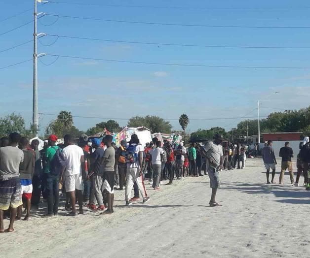 ‘Revientan’ la frontera: Desbordan migrantes albergues en espera de asilo
