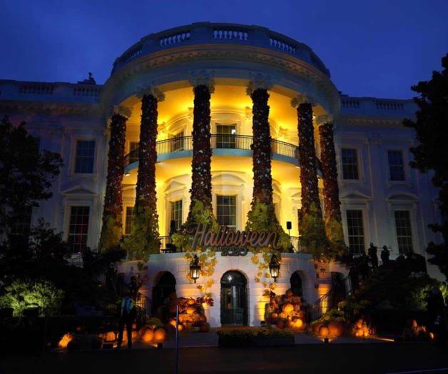 La Casa Blanca homenajea a rescatistas en Halloween