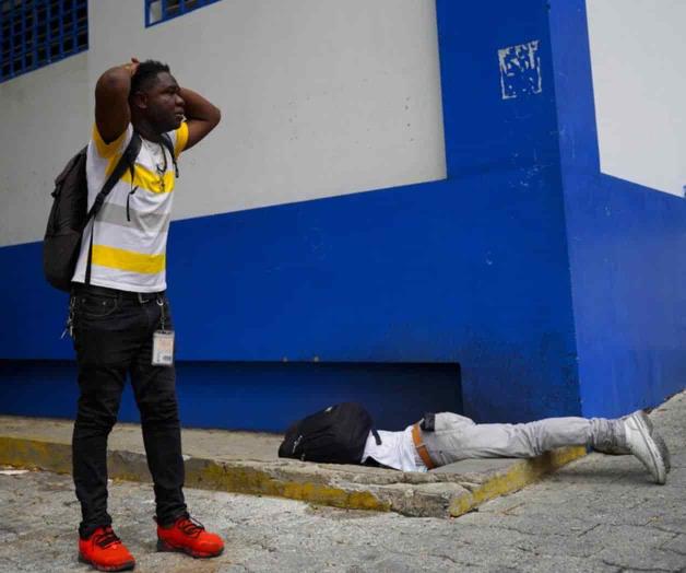 Muere periodista tras ser baleado por la policía