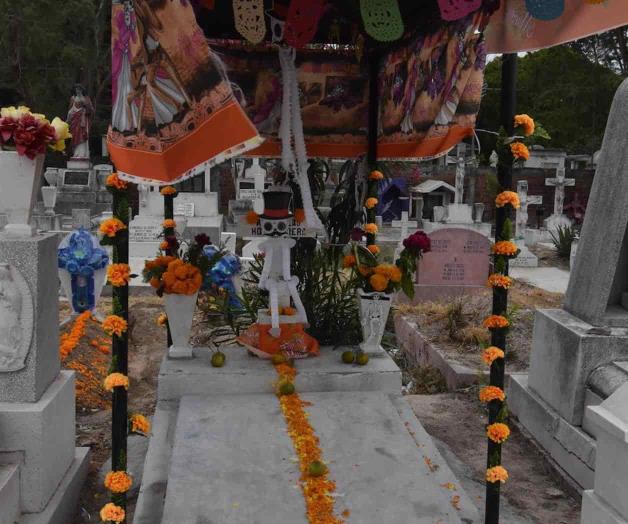 Dan colorido a las tumbas
