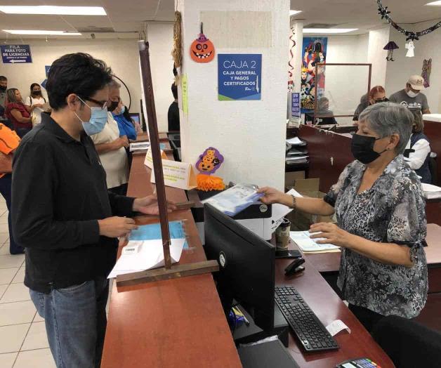 Inicia la entrega de  placas a vehículos