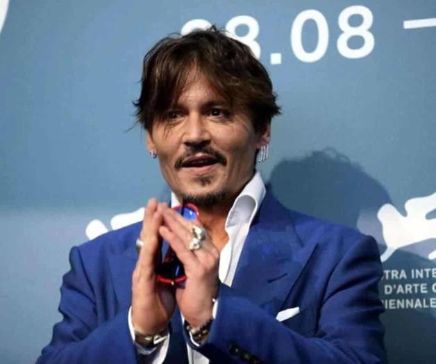 Revelan nueva imagen de Johnny Depp como Luis XV