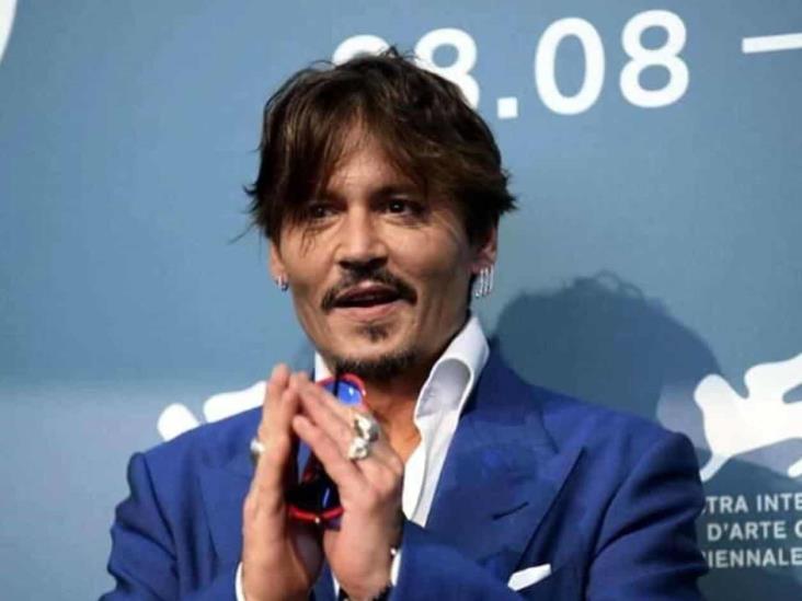 Johnny Depp como Luis XV