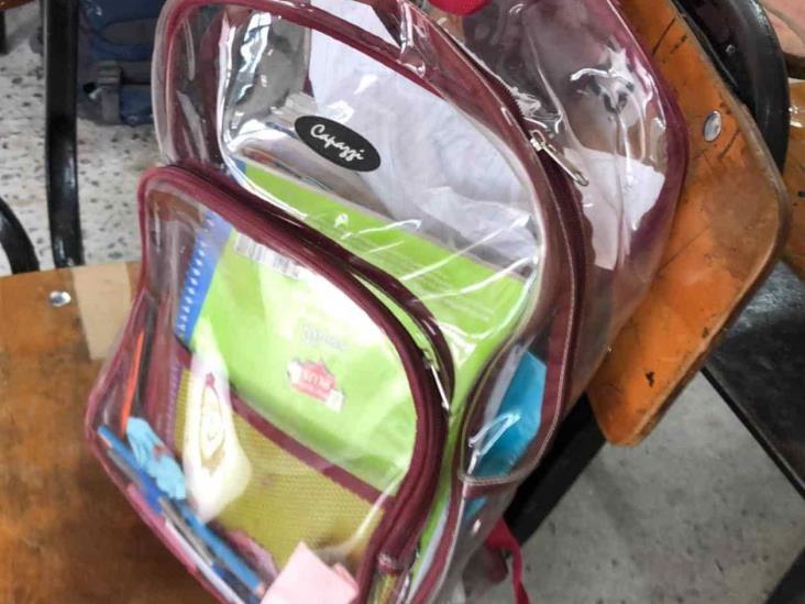 Promueven el uso de mochila transparente