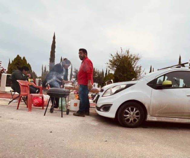 El muerto al pozo y el vivo al gozo…