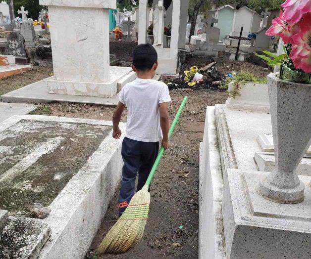 Niños ganan dinero en el día de muertos Niños ganan dinero en el día de muertos
