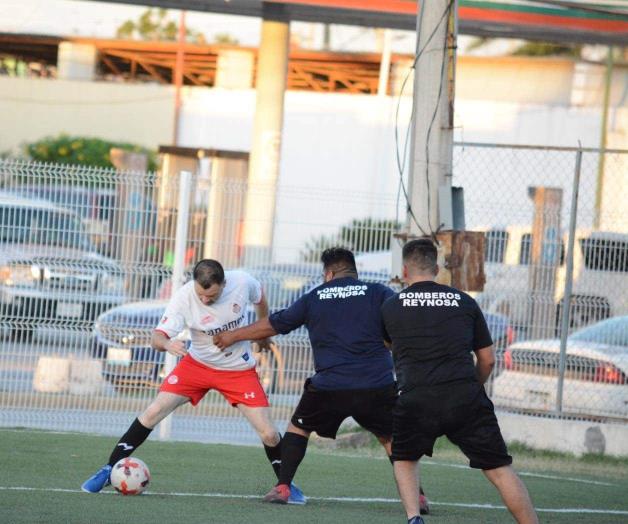 Periodistas se presentan con el pie derecho Periodistas se presentan con el pie derecho