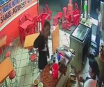 Destroza taquería por música muy fuerte